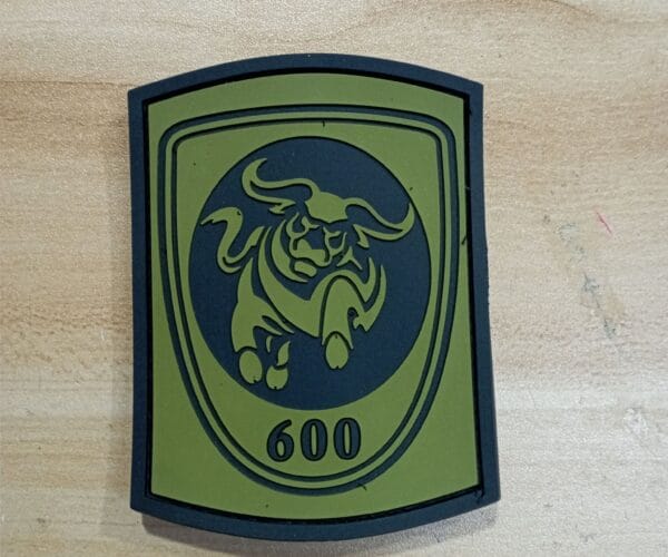 600