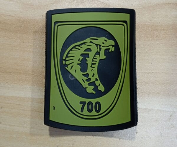 700