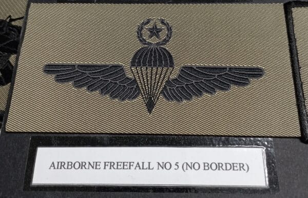 AIRBORNE FREEFALL NO 5 (NO BOARDER)
